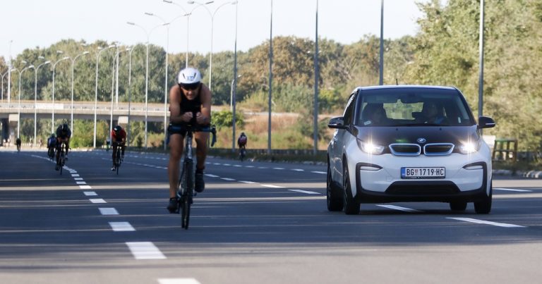 BMW i3 već treću godinu predvodi Triatlon trku u Beogradu