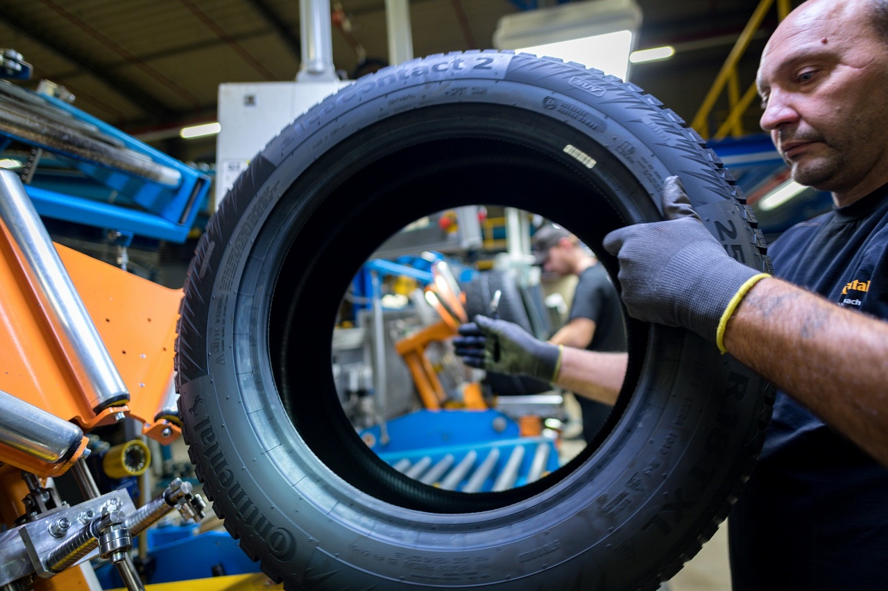 GERMANY: Reifen , Reifenproduktion am 24.10.2018 im Werk der Continental AG in Korbach<br /> Foto: Sascha Schuermann
