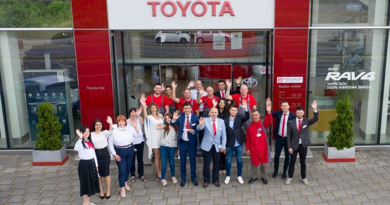 Toyota nagradila Raavex Group iz Niša kao „broj jedan“ u Srbiji za 2021. godinu