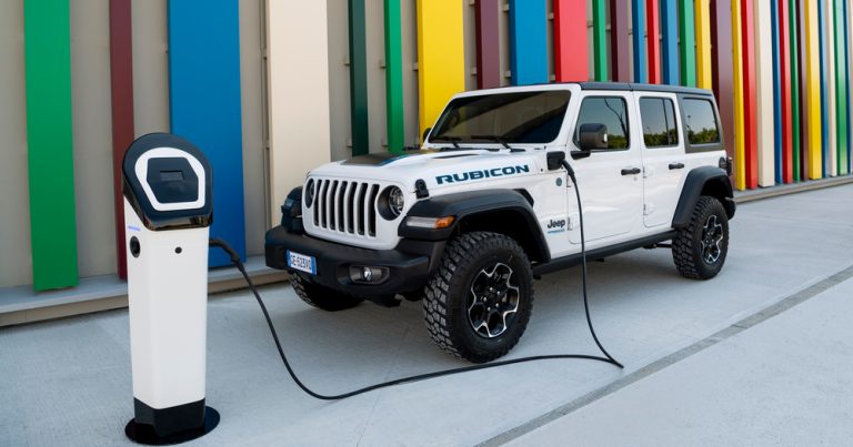 Jeep® Wrangler 4xe izabran za najbolji 4×4 WWCOTY za 2022. godinu