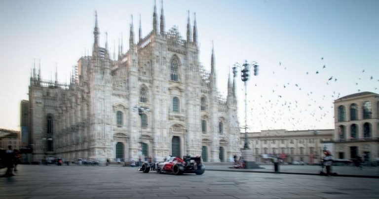 Valteri Botas na ulicama Milana: Video omaž Alfa Romeo F1 ORLEN tima stogodišnjici trkačke staze u Monci