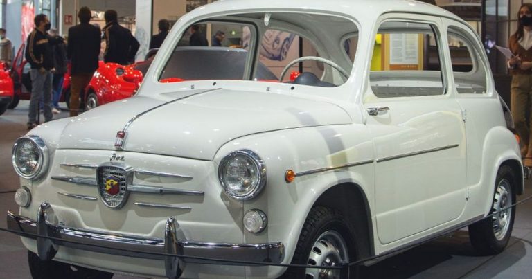 Legendarni Fiat-Abarth 850 TC izložen na sajmu Rétromobile u Parizu