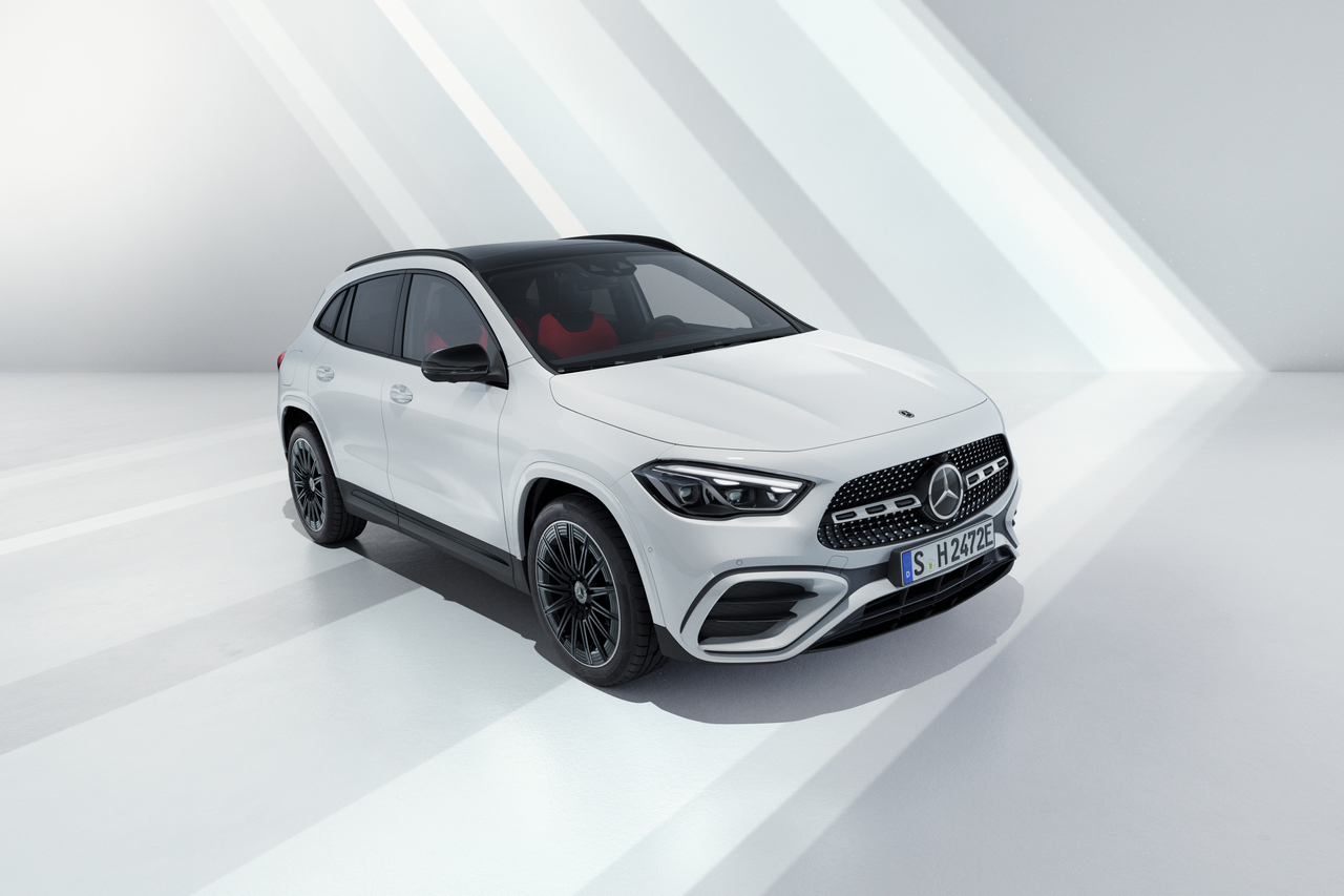 Mercedes-Benz GLA 250 e (preliminary figures: fuel consumption combined, weighted: 1.4-1.1 l/100 km; CO2 emissions combined, weighted: 31-24 g/km; electricity consumption combined, weighted: 23.8-21.1 kWh/100 km)<br /> Information on fuel consumption, CO2 emissions, electricity consumption and range is provisional and was determined internally in accordance with the "WLTP test procedure" certification method. Neither confirmed values from an officially recognised testing organisation nor an EC type approval nor a certificate of conformity with official values are available to date.. Deviations between the data and the official values are possible.