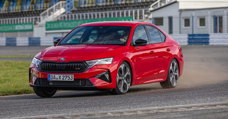 Kad se spoje zabava i udobnost: Reli prvak, Oliver Solberg testira model Škoda Octavia RS